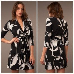 BCBGMaxAzria Black and White Mini Dress size M Elegant Chic